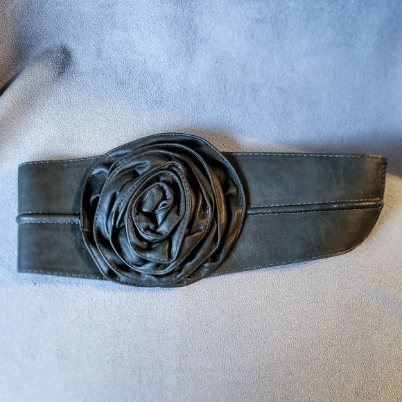 NWOT Hand-made unique gray leather wide belt with large Rose flower SZ M/L - Picture 3 of 6